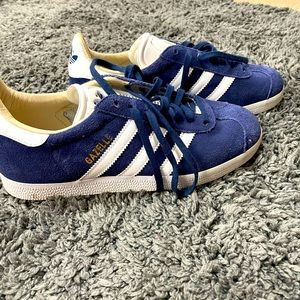 Adidas retro shoes! Women’s size 7